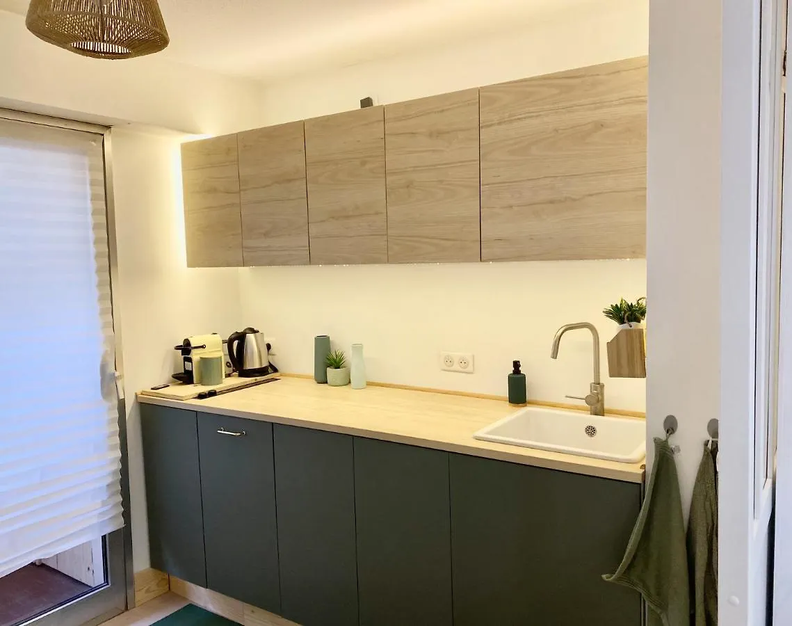 Appartement Grand 2 Piēces 750 m Palais des festivals avec Pkg à Cannes France